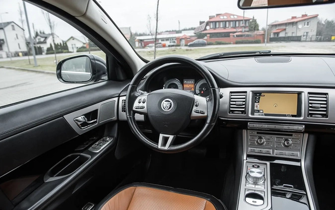 Jaguar XF cena 45900 przebieg: 215000, rok produkcji 2011 z Wasilków małe 529